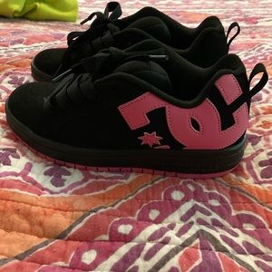 Girls sz 4 DC skate shoes